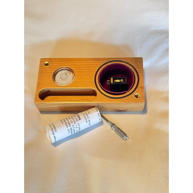Benz Micro LPS Moving Coil Cartridge, less than 100 hours use, boxed with tools